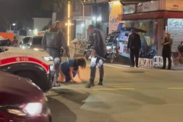 Polícia Militar usa spray de pimenta para separar casal em cena inusitada na Rua Augusta