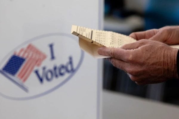 EUA: Texas e outros estados iniciam as eleições de meio de mandato
