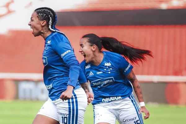 Cruzeiro avança às quartas da Libertadores com hat-trick de Byanca Brasil