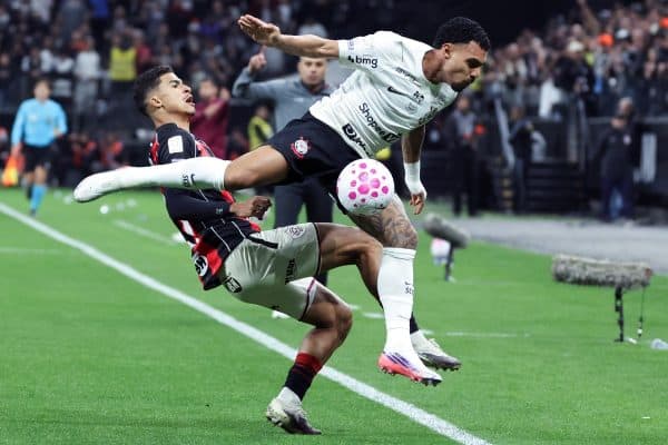 Corinthians empata com Vitória e amplia série sem vitórias para 10 jogos