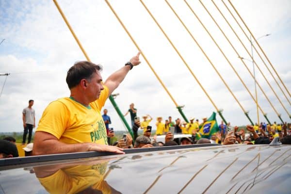 Flávio Bolsonaro promete eliminar “entraves ambientais ideológicos” no Pará
