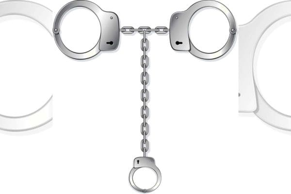 Locktober: sexóloga explica fetiche e alerta sobre riscos de gaiolas de castidade