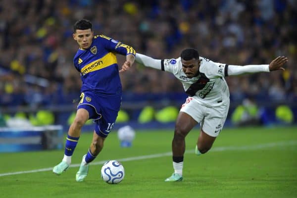Vasco enfrenta Boca Juniors em busca de final continental após 26 anos