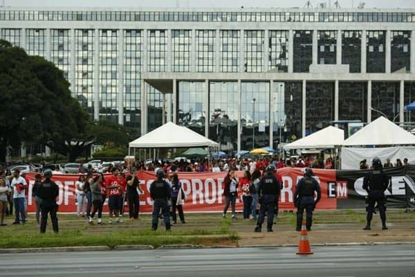 Sinpro confirma adesão das escolas públicas do DF à paralisação desta quarta