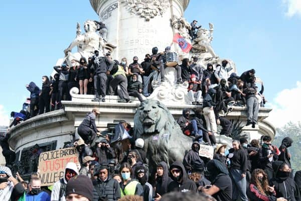 França, Espanha e Itália enfrentam protestos em massa por toda a Europa