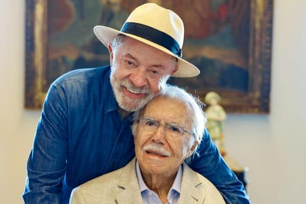 Lula visita José Sarney no Maranhão após alta hospitalar