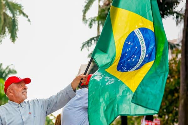 Lula realiza último ato em Minas para tentar reverter desvantagem do 1º turno