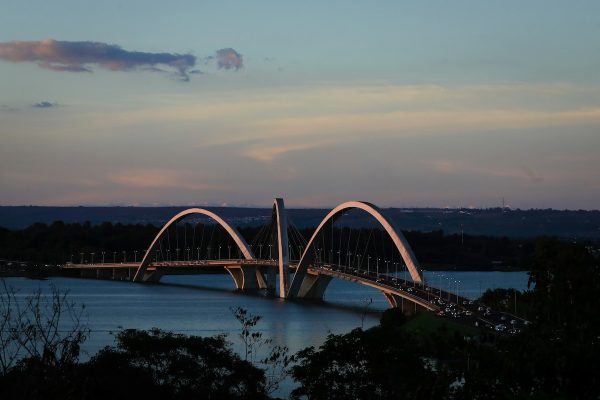 Faixas reversas na Ponte JK começam a operar nesta quarta-feira (21/10)