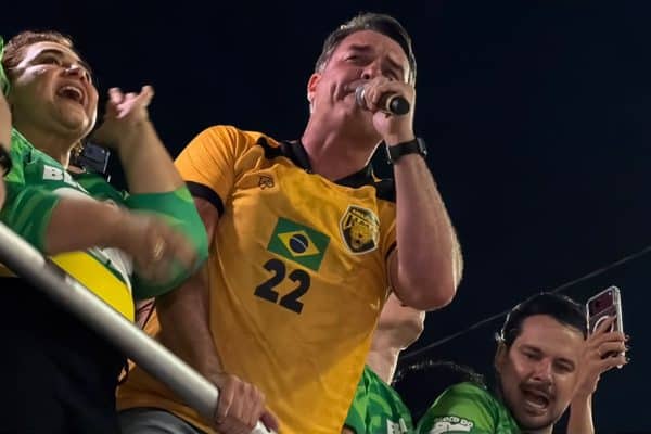 Aliados de Flávio Bolsonaro confiam em tracking de campanha e histórico eleitoral