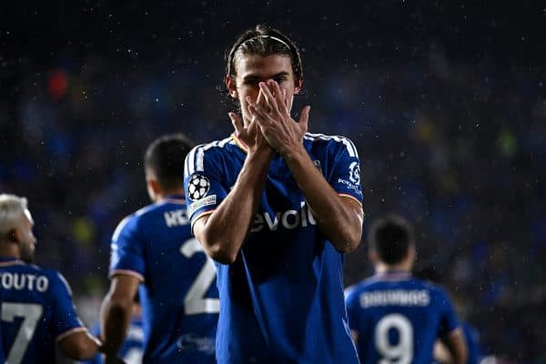 Nico Paz brilha em vitória do Como sobre o Manchester United na Champions League