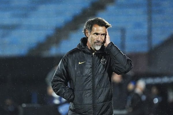 Atlético-MG avança à final da Sul-Americana com determinação, diz técnico Domínguez