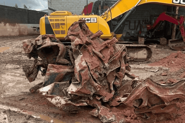 Empresário acusado de fraude por enterrar veículo em terreno próprio em SP
