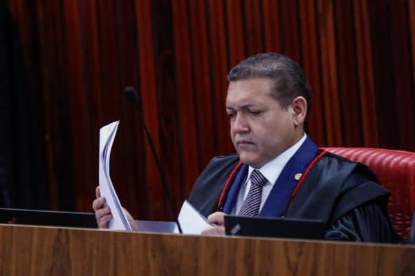 TSE mantém “Flaviômetro” no ar e determina apuração sobre financiadores