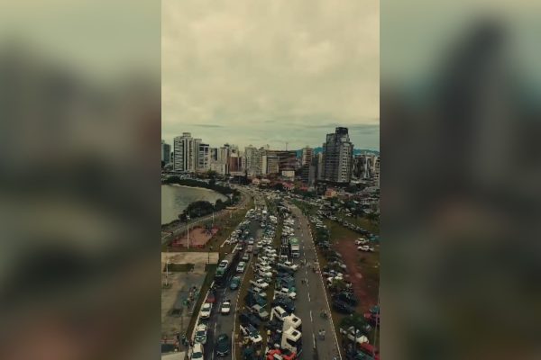 Apoiadores de Flávio Bolsonaro organizam “caminhonetaço” em Florianópolis