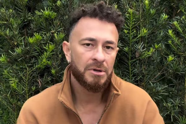 Fred Bruno mostra como está o pé atingido por tiro em balada; veja foto