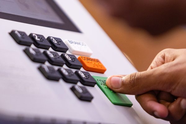 Mulheres e pardos: perfil dos 2,2 milhões de eleitores do DF no 2º turno