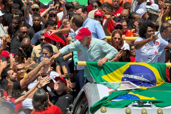 Do “Exército” digital às ruas, Lula mudou a estratégia no 2º turno para buscar uma virada