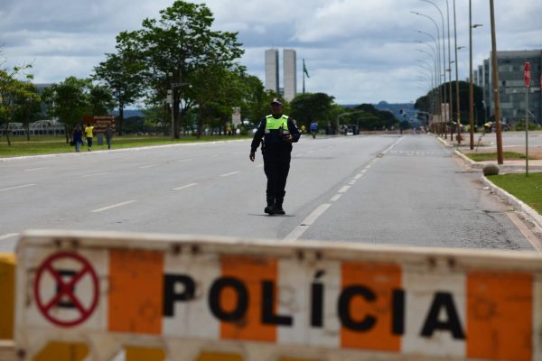 Trânsito na Esplanada é bloqueado antes da Catedral para o 2º turno