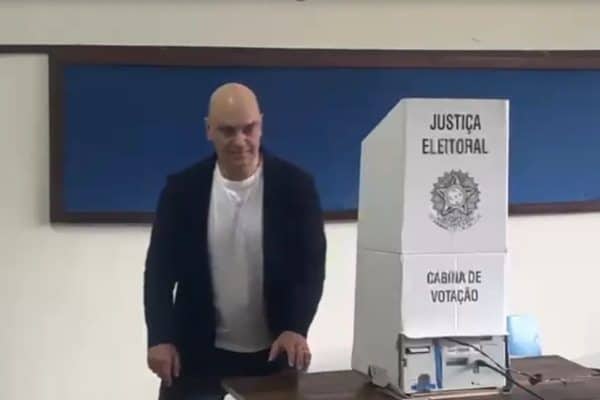 Alexandre de Moraes vota em SP no 2º turno e diz que eleição serve para “decidir futuro do país”
