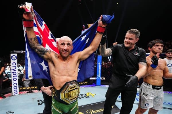 VOLKANOVSKI E YAN DEFENDEM CINTURÕES COM VITÓRIAS NO UFC 333