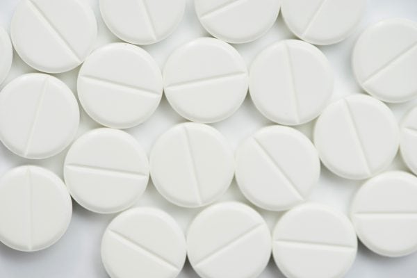 Aspirina pode reduzir em 70% o risco de demência em idosos, mas também traz riscos