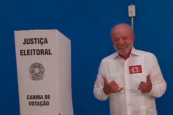 Lula acompanha apuração em hotel de São Paulo com líderes da campanha