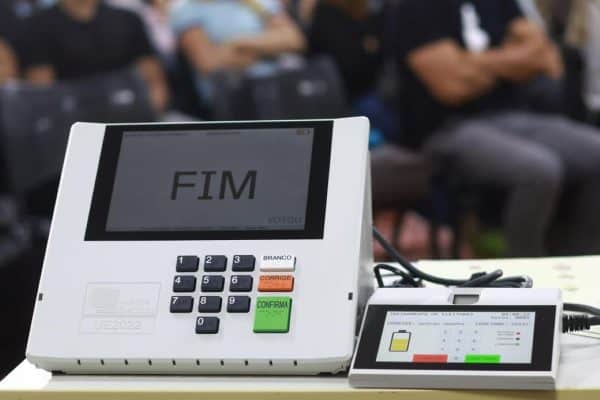TRE-DF afirma que desmobilização de mesários impede votação em cédulas de papel