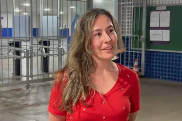 TRE diz que urnas foram fechadas, mas eleitora votou após as 17h; veja vídeo