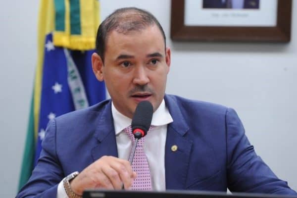 Após virada no 2º turno, Vicentinho Júnior é eleito governador do Tocantins