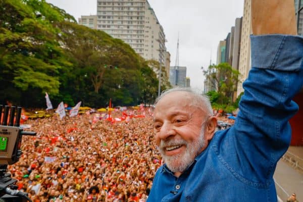Lula aumenta votação e mantém vitória sobre Flávio na capital paulista