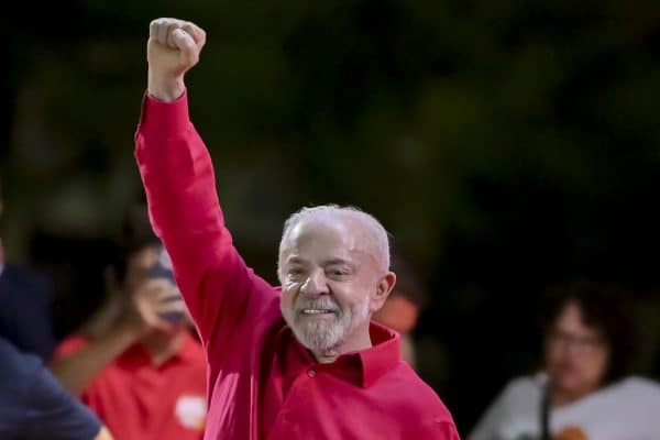 Lula defende respeito à Constituição e afirma que trabalhará com Congresso