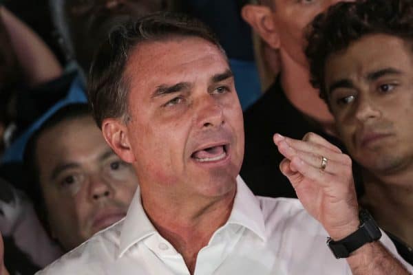 Flávio questiona decisão de Zanin, mas PL também pediu extensão da votação