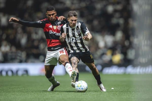Flamengo x Atlético-MG e Coritiba x Grêmio fecham a 32ª rodada do Brasileirão nesta segunda-feira (26/10)