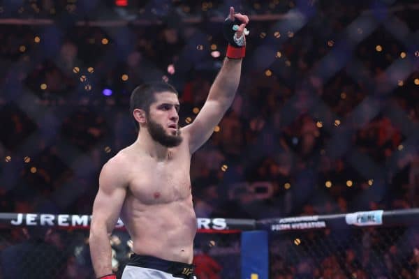 UFC: Makhachev, campeão dos meio-médios, explica por que recusou luta com Prates
