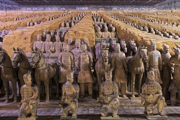 Arqueólogos encontram impressões digitais de 2,2 mil anos no Exército de Terracota
