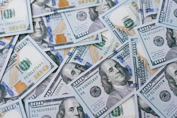 Dólar dispara após reeleição de Lula, e Ibovespa futuro recua