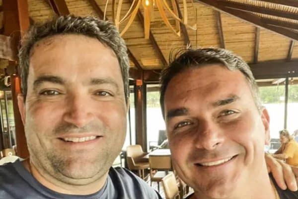 Moraes impede Flávio Bolsonaro de manter contato com o advogado Willer Tomaz
