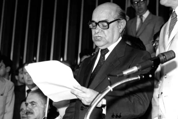 Justiça Federal autoriza acesso a documentos sigilosos sobre a morte de Tancredo Neves