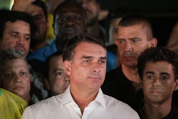 PF não registra saída de Flávio do Brasil após derrota na eleição