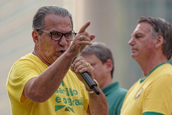 Fachin arquiva investigação da PF e determina devolução do passaporte de Malafaia