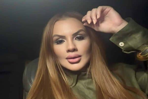Influencer suspeita de vender produto vencido é solta após audiência de custódia