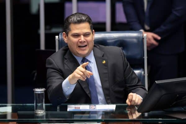 União Brasil e PP apoiam reeleição de Alcolumbre e deixam Tereza sem respaldo