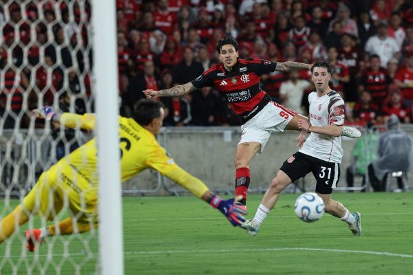 Dirigente do Estudiantes ironiza Jardim sobre a final: “A gente convida”
