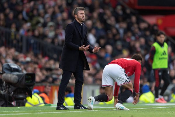 Sem vencer há oito jogos, Manchester United planejou demitir treinador