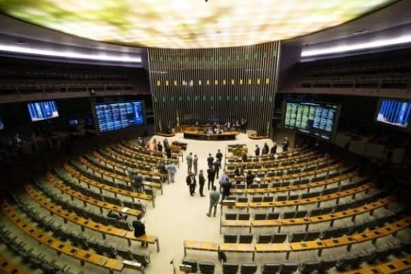 Câmara aprova aumento de 110% no adicional de fronteira pago a servidores
