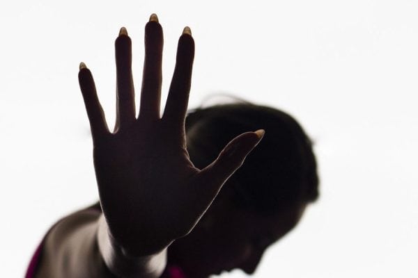 Mulher com deficiência sofreu queimaduras de cigarro em tortura praticada por ex-PM