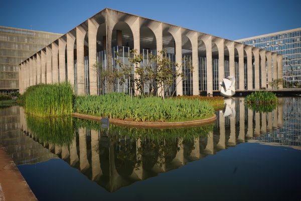 Itamaraty manifesta pesar por acidente com trens que matou 64 pessoas na Espanha