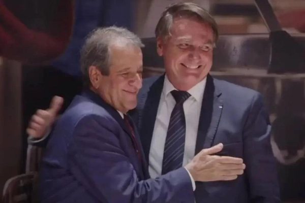 Jair Bolsonaro solicita a Moraes autorização para encontrar Valdemar, presidente do PL