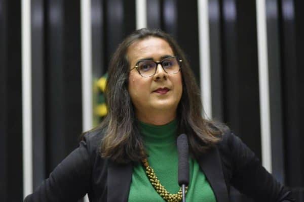 Duda Salabert aciona PF e MP após servidor ameaçar envenenar indígenas