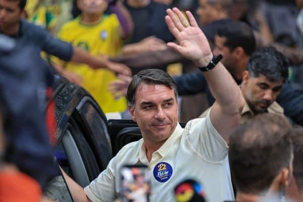 Flávio afirma que comandará oposição dos EUA: “assumirei riscos”